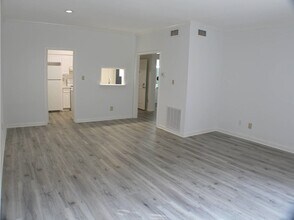 Building Photo - 2425 Underwood St