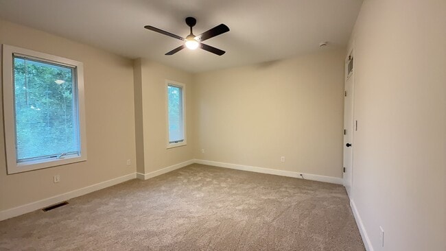 Building Photo - 3BR Home w/ 2-Car Garage | Prime Norfolk Location