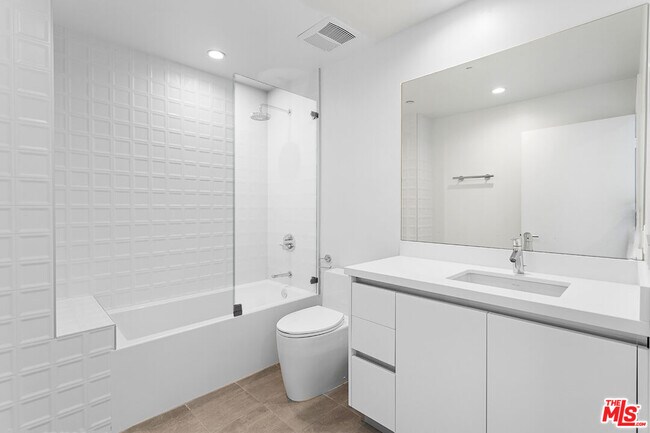 Building Photo - 11727 Kiowa Ave