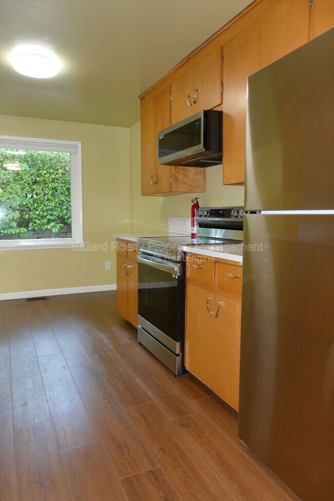 Building Photo - 2127 N 160th St