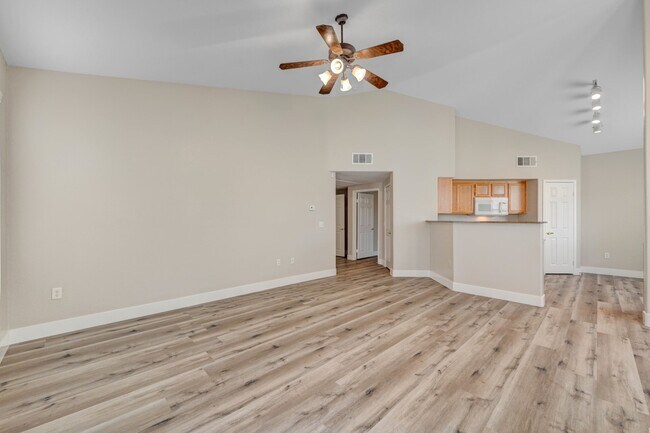 Building Photo - 10550 W Alexander Rd