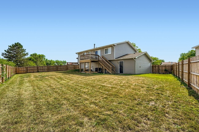 Building Photo - 5611 Allemong Dr