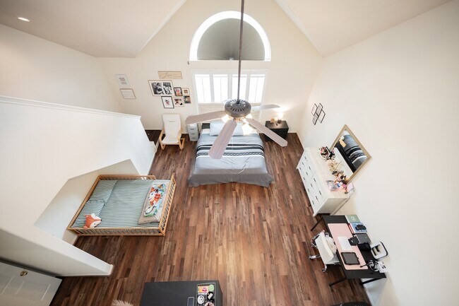 Building Photo - 1823 Blue Water Bay Dr