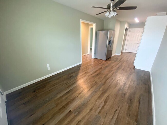 Building Photo - 899 Hampton Lane