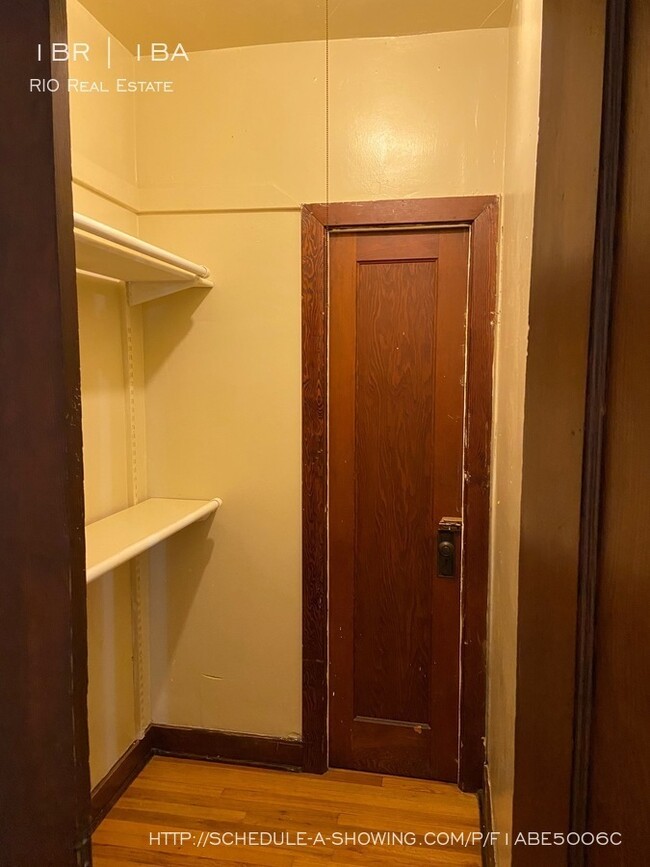 Building Photo - Vintage apartment located in Capitol Hill!
