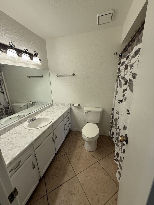 Building Photo - Centrally Located Home with Newer Energy E...