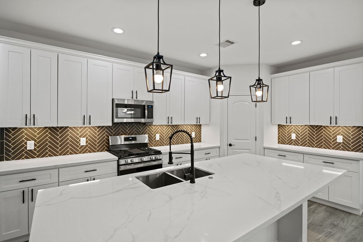 Building Photo - 1071 St Clair St