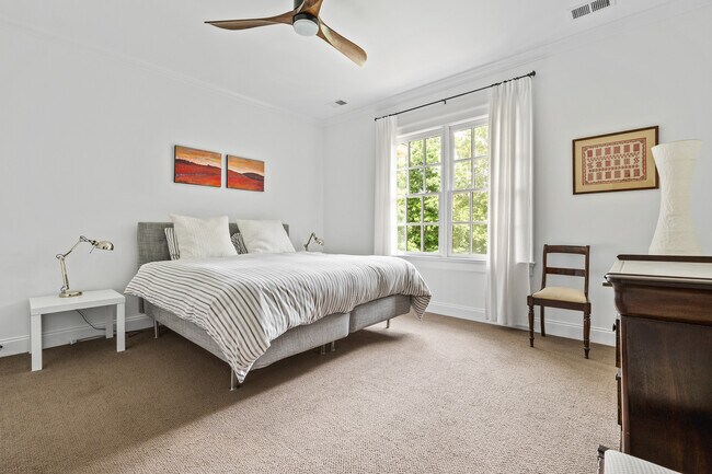 Building Photo - 1280 Becket Dr NE