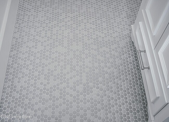 Building Photo - 2725 Brownsboro Rd