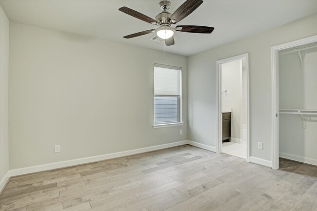 Building Photo - 909 Rhode Pl