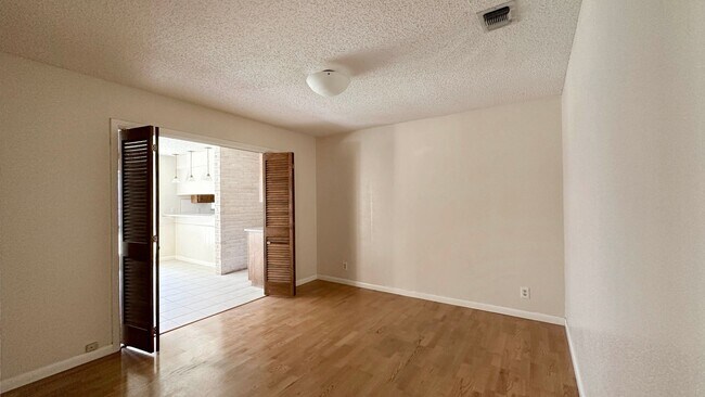 Building Photo - 3/2 in Northern Hills!!!