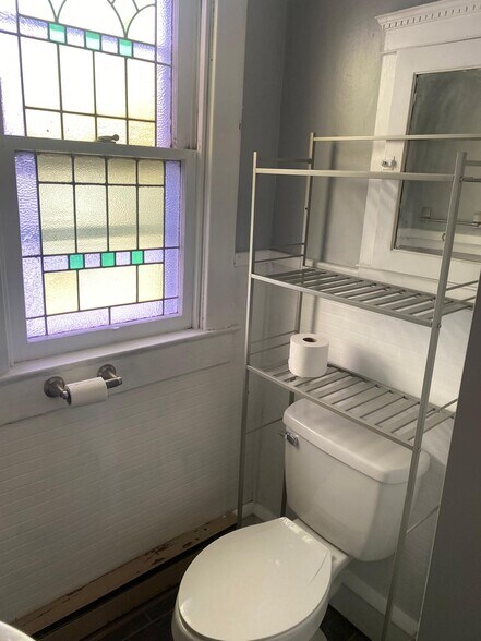 Building Photo - 104 S 4th St