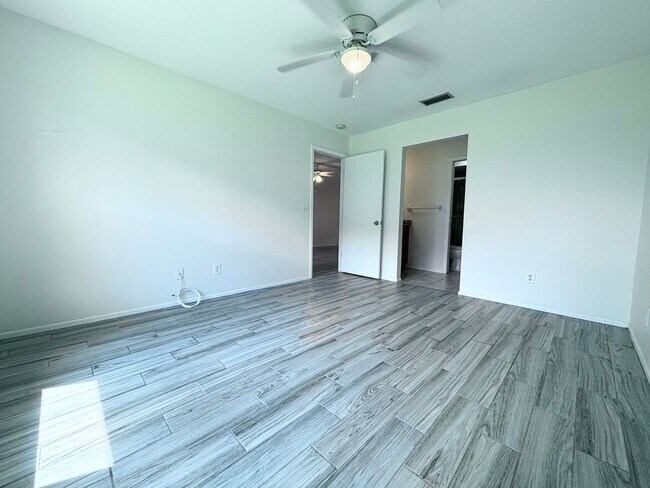 Building Photo - Recently Renovated Rental in Desirable Cap...