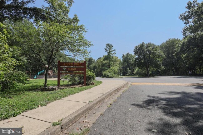 Building Photo - 6431 Brentford Dr