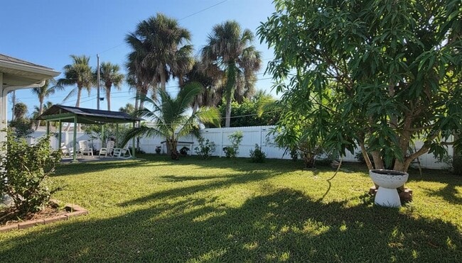 Building Photo - 4180 Pompano Rd