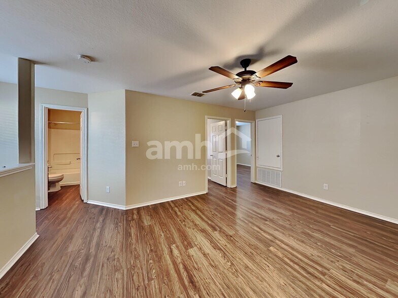 Building Photo - 9210 Pacific Maple