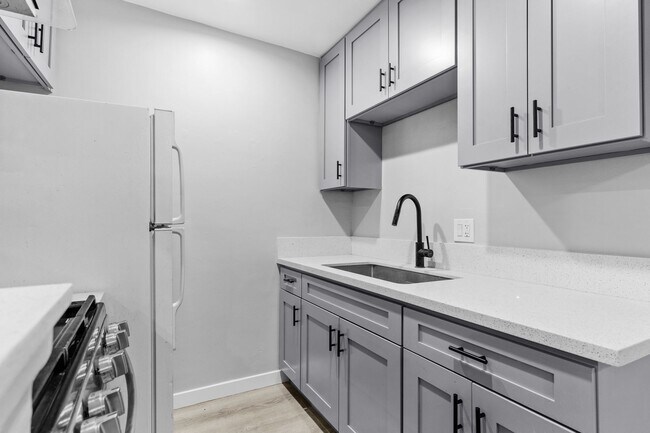 Interior Photo - 1655-1701 W Malvern Ave