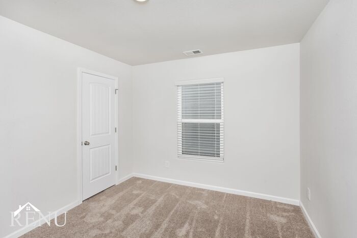 Building Photo - 401 Dawn Meadow Ct