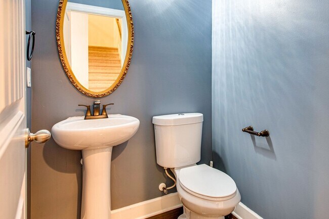 Building Photo - 9810 Glenmore Ln