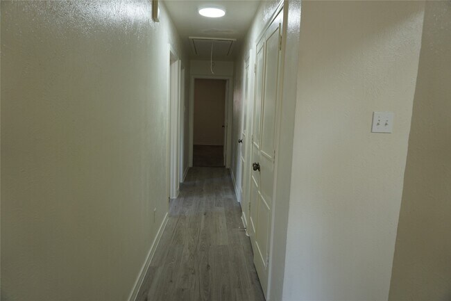 Building Photo - 1913 Normal Park Dr