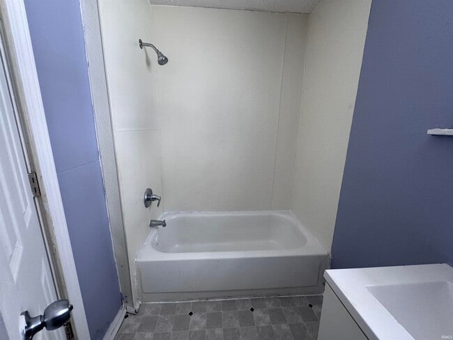 Building Photo - 1613 W 15th St