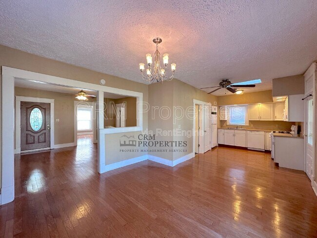 Building Photo - 1021 S Purdum St