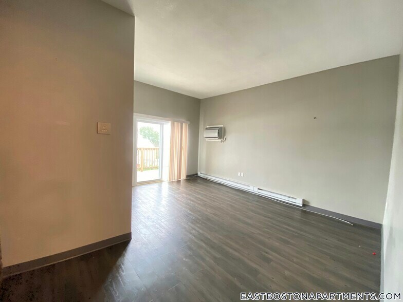 Building Photo - 300 Merdian St.