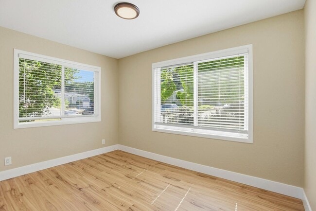 Building Photo - 400 La Casa Ave