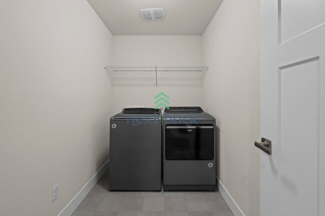 Building Photo - 5 BED & 2.5 BATH SINGLE FAMILY HOUSE FOR RENT