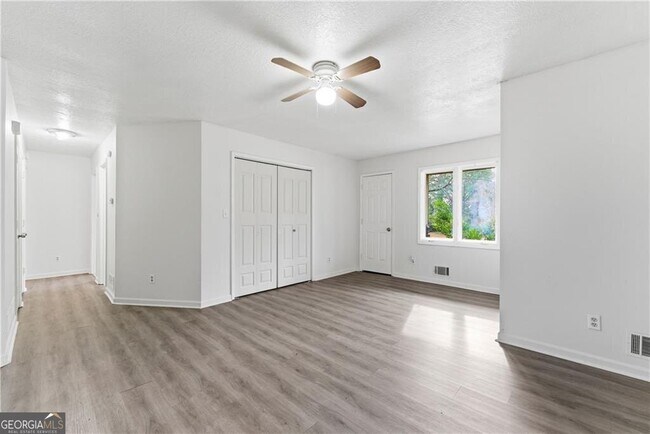 Building Photo - 2130 Fieldstone View Ct SE
