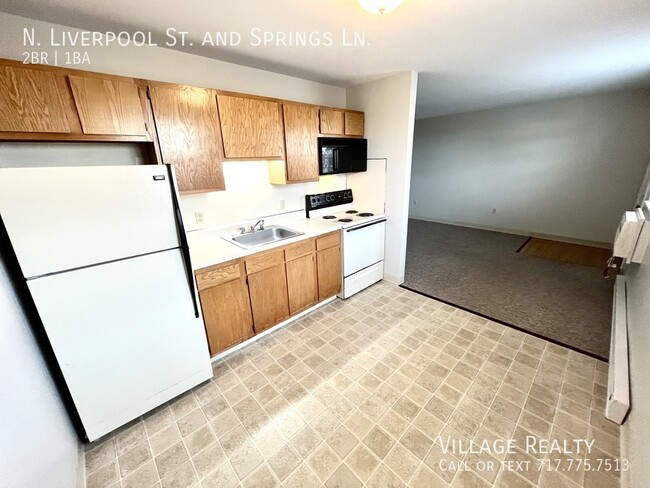 Building Photo - No steps! Affordable 2-Bed Convenient to I...