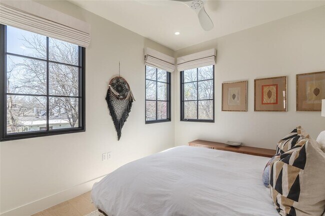 Building Photo - 1702 Bauerle Ave