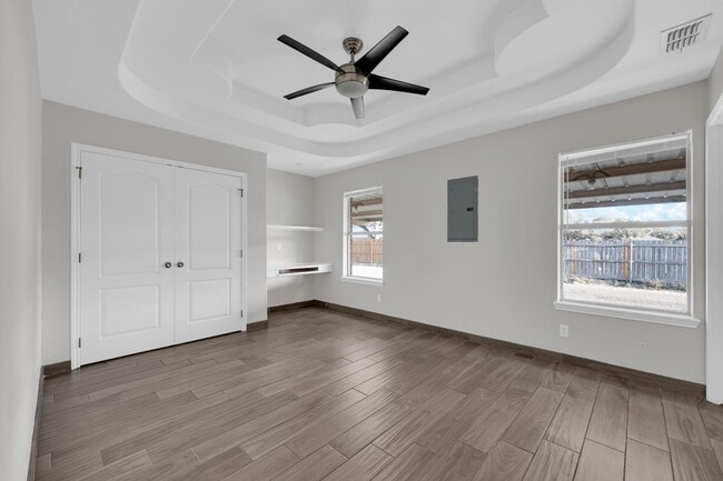 Building Photo - 2111 W Western Dr