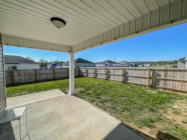 Building Photo - 7050 White Pine Ave