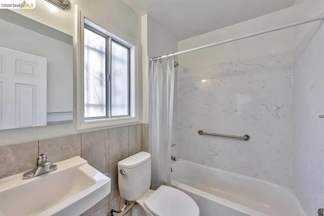 Building Photo - 1715 9th Ave