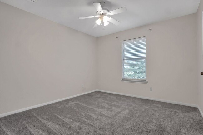 Building Photo - 6004 Mesa Verde Cir