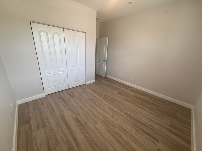 Building Photo - 9519 SW Merlin Ct