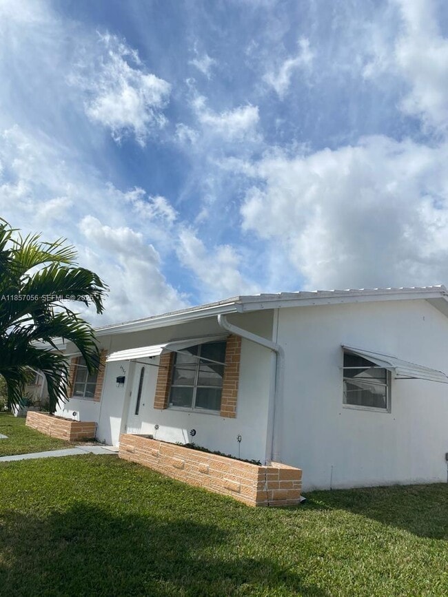 Building Photo - 4903 NW 42nd Ave