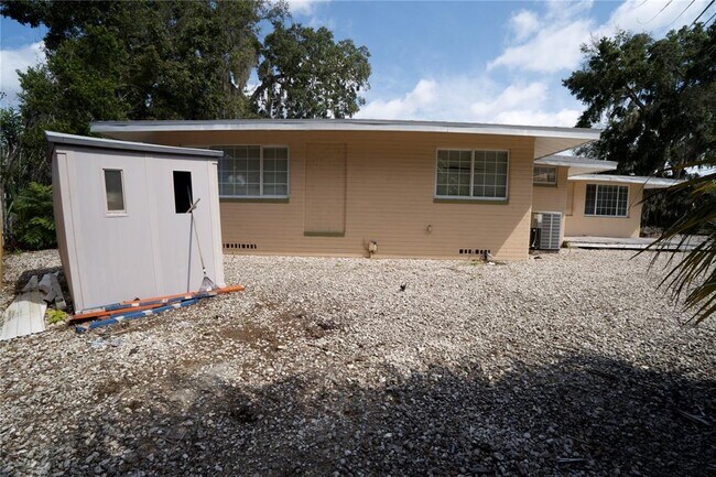 Building Photo - 905 SW 8th Ave