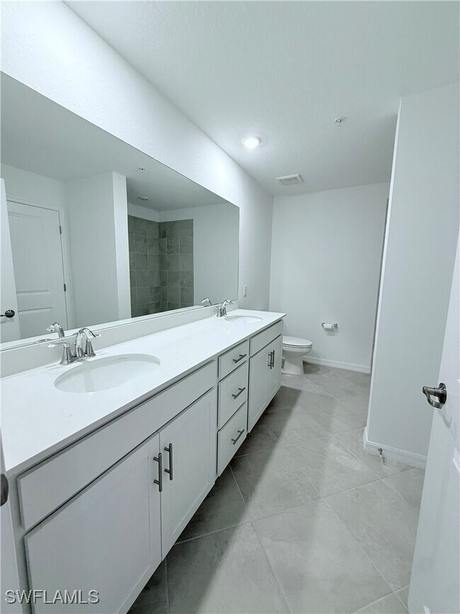 Building Photo - 14161 Heritage Landing Blvd