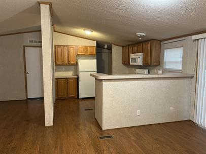 Building Photo - 44 Beach Crest Rise