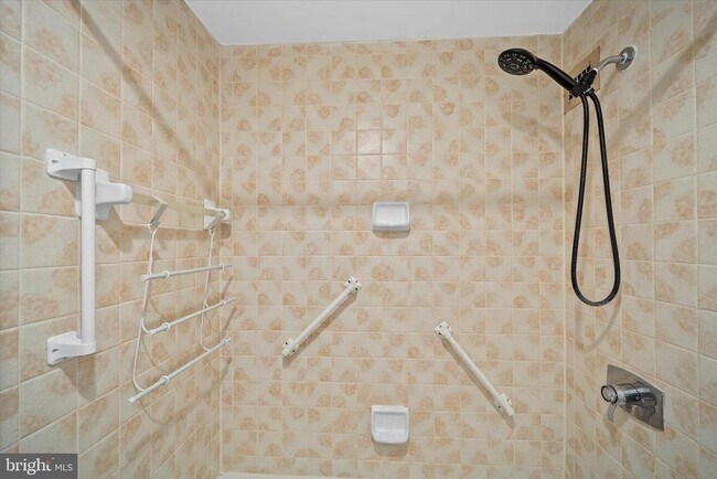 Building Photo - 3705 S George Mason Dr