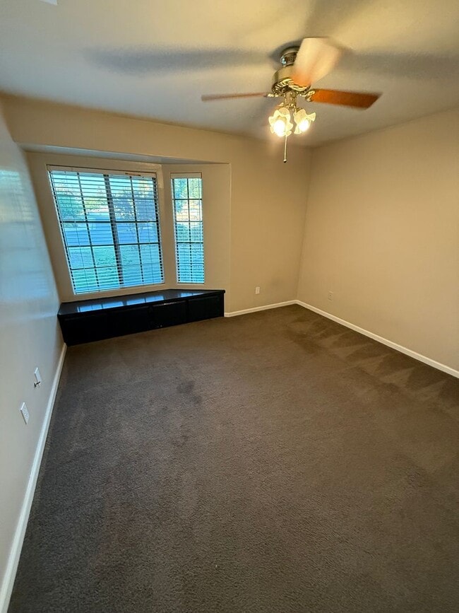 Building Photo - Charming 3-Bedroom Home in North Campus Park