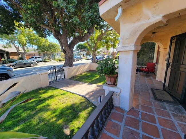 Building Photo - BEAUTIFUL 4BD - 3BA SINGLE STORY HOUSE WITH PRIVATE LAUNDRY AND DETACHED 2 CAR GARAGE