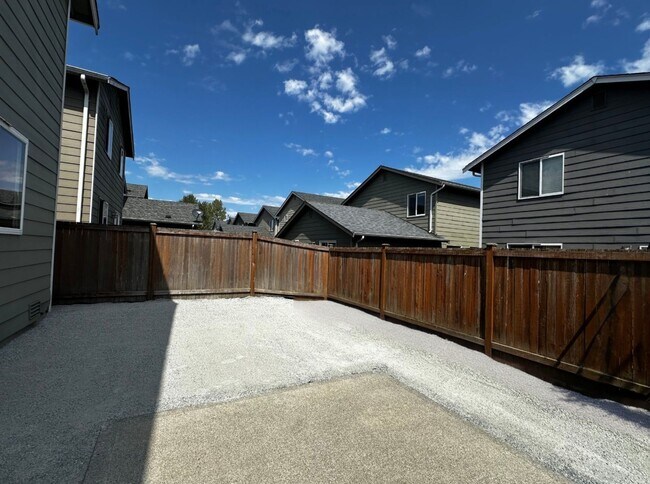 Building Photo - Beautiful 4-Bedroom 2.5-Bathroom Home in M...