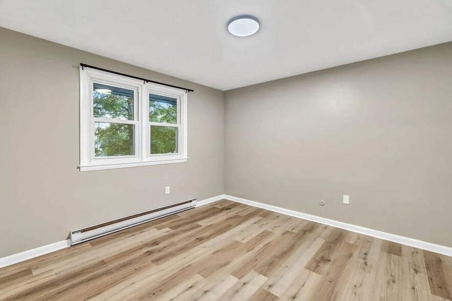 Second bedroom - 375 Bridgton Rd