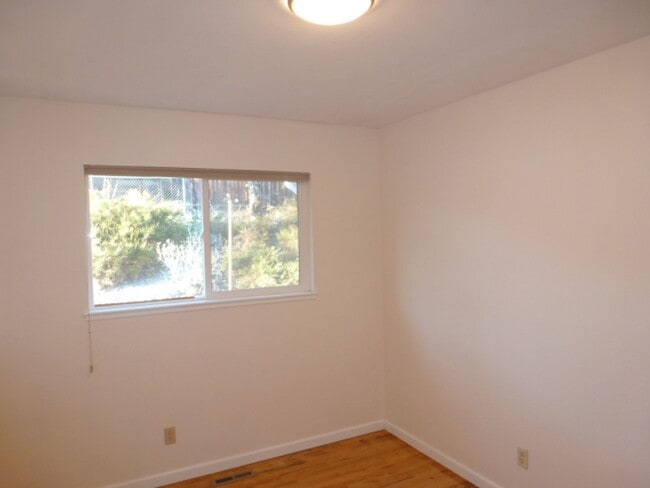 Building Photo - Four Bedroom, Two Bath, Two Car Garage Rem...