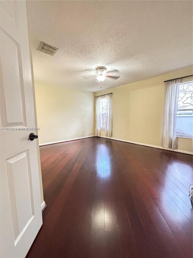 Building Photo - 9366 Arborwood Cir