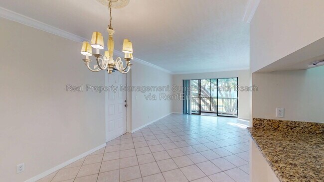 Building Photo - 1015 Green Pine Blvd