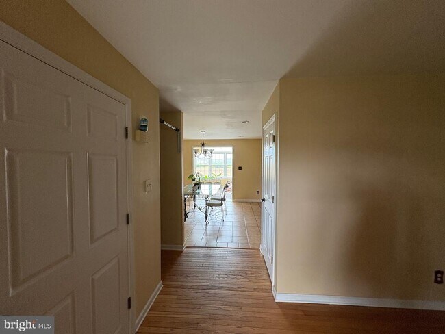 Building Photo - 394 Croshaw Rd